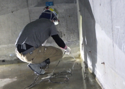 コンクリートのクラックや打継ぎ目からの漏水を止める新しい止水工法