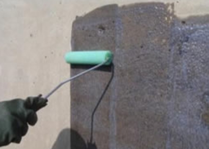 コンクリート表面の急激な乾燥を防止し、ひび割れを低減